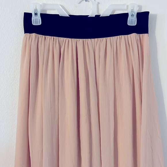 Fully lined light peach maxi skirt - Picture 2 of 4